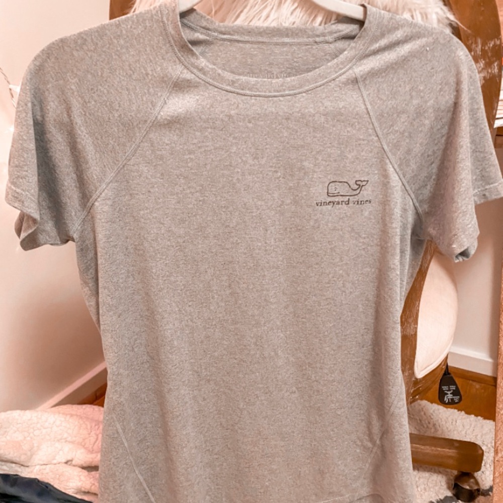 Vineyard vines Athletic tee